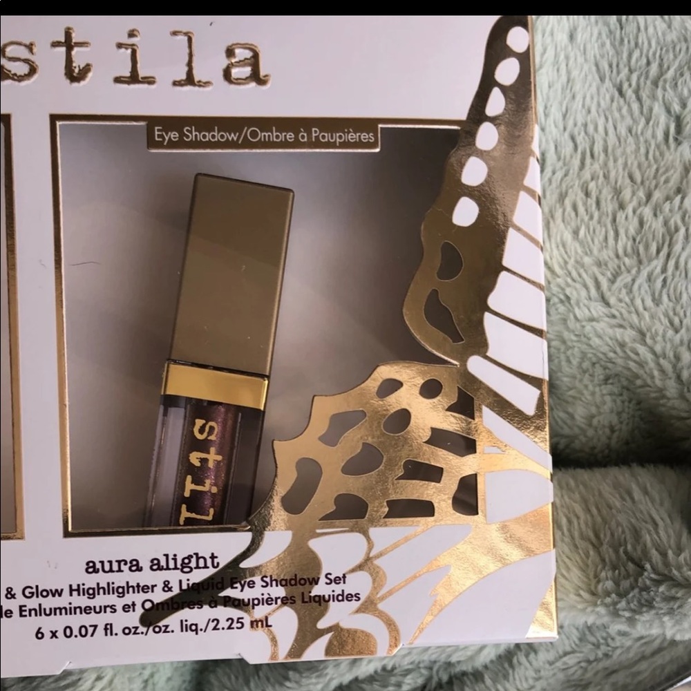 ❌SOLD❌Stila glitter and glow eyeshadow in plum on